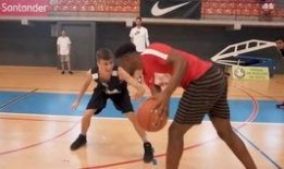 单挑篮球最新爆料视频在线观看,揭秘单挑篮球最新爆料视频精彩瞬间